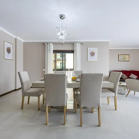 Ocean Horizon Luxury Apartment