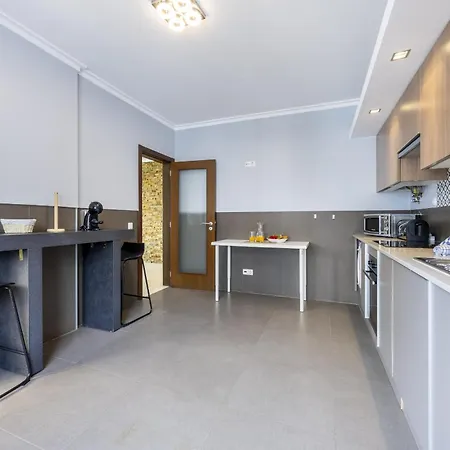 Ocean Horizon Luxury Apartment